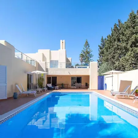 Uma Casa Elegante E Acolhedora Ferias Inesqueciveis Em Familia Nyaraló